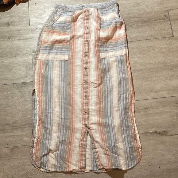 Long calf skirt with pockets and slits on both sides of the skirt - Picture 1 of 2